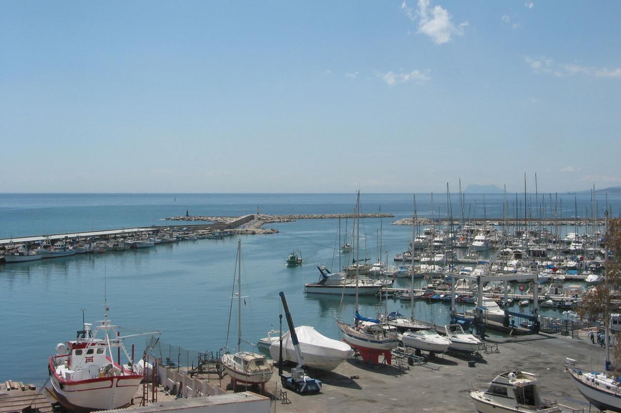 Fragata Apartment Estepona Bagian luar foto